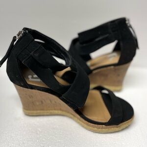 Report Black Wedges